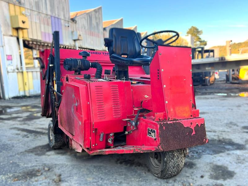 YNO 135-3 VEH Balayeuse diesel - Măturătoare stradală: Foto 2 YNO 135-3 VEH Balayeuse diesel - Măturătoare stradală: Foto 2