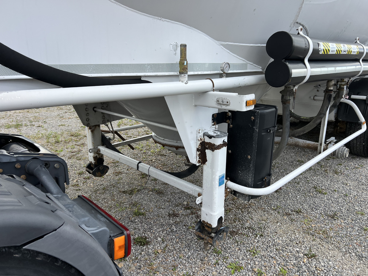 SPITZER S27DR-F010 - Semiremorcă siloz: Foto 4 SPITZER S27DR-F010 - Semiremorcă siloz: Foto 4