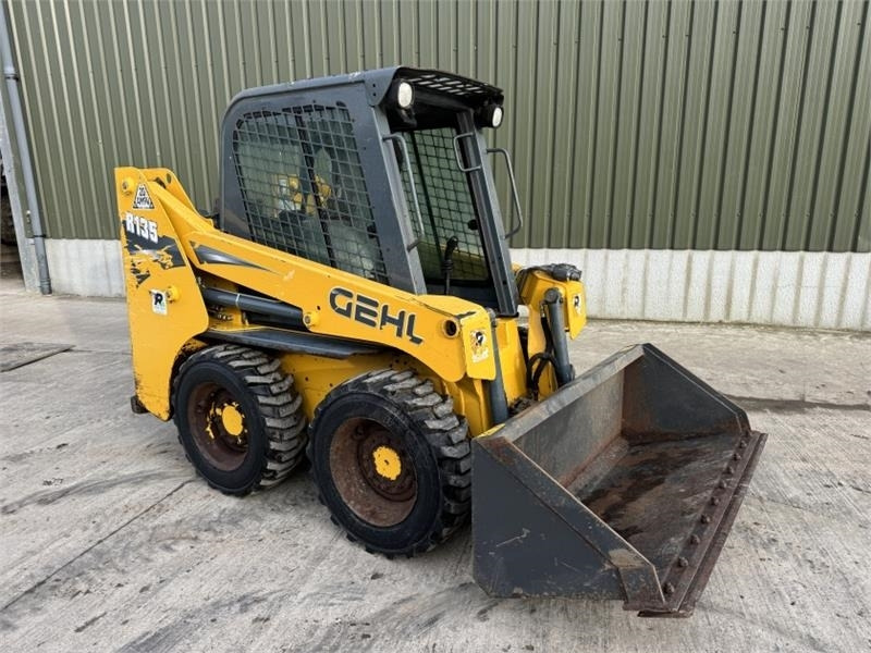 Gehl R135 Skid Steer - Mini încărcător: Foto 3 Gehl R135 Skid Steer - Mini încărcător: Foto 3