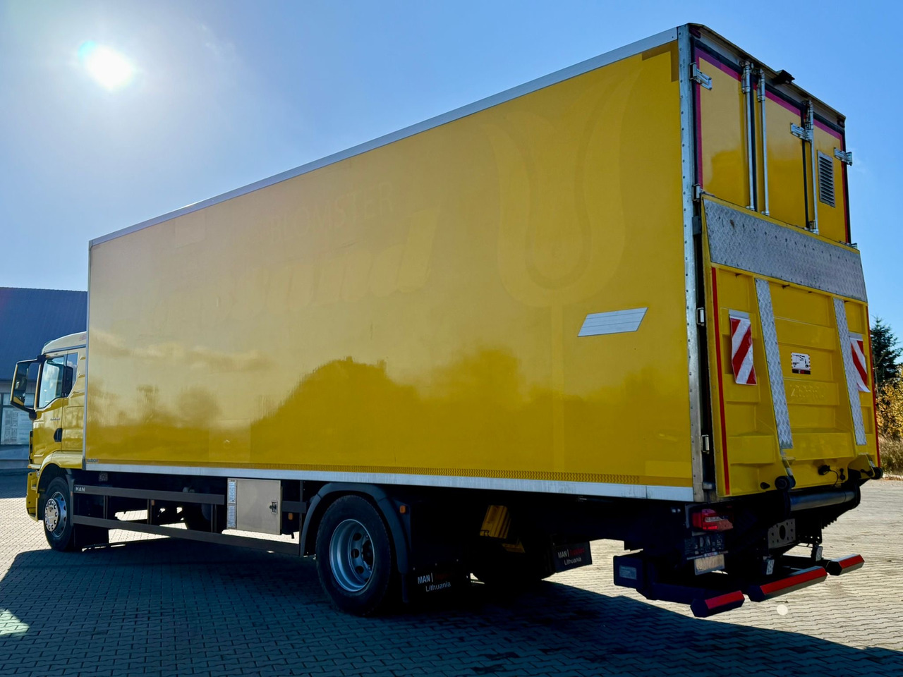 MAN 18.320 / IZOTERMA / GRZANA / WINDA / 20 EUROPALET / AUTOMAT / 170 TYŚ KM / 2021 R / SYPIALKA / CAŁY NA PODUSZKACH / SPROWADZONY / JAK NOWY - Camion izoterma: Foto 3 MAN 18.320 / IZOTERMA / GRZANA / WINDA / 20 EUROPALET / AUTOMAT / 170 TYŚ KM / 2021 R / SYPIALKA / CAŁY NA PODUSZKACH / SPROWADZONY / JAK NOWY - Camion izoterma: Foto 3