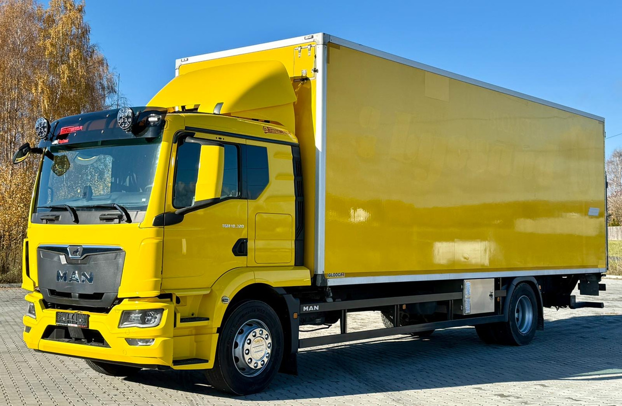 MAN 18.320 / IZOTERMA / GRZANA / WINDA / 20 EUROPALET / AUTOMAT / 170 TYŚ KM / 2021 R / SYPIALKA / CAŁY NA PODUSZKACH / SPROWADZONY / JAK NOWY - Camion izoterma: Foto 2 MAN 18.320 / IZOTERMA / GRZANA / WINDA / 20 EUROPALET / AUTOMAT / 170 TYŚ KM / 2021 R / SYPIALKA / CAŁY NA PODUSZKACH / SPROWADZONY / JAK NOWY - Camion izoterma: Foto 2