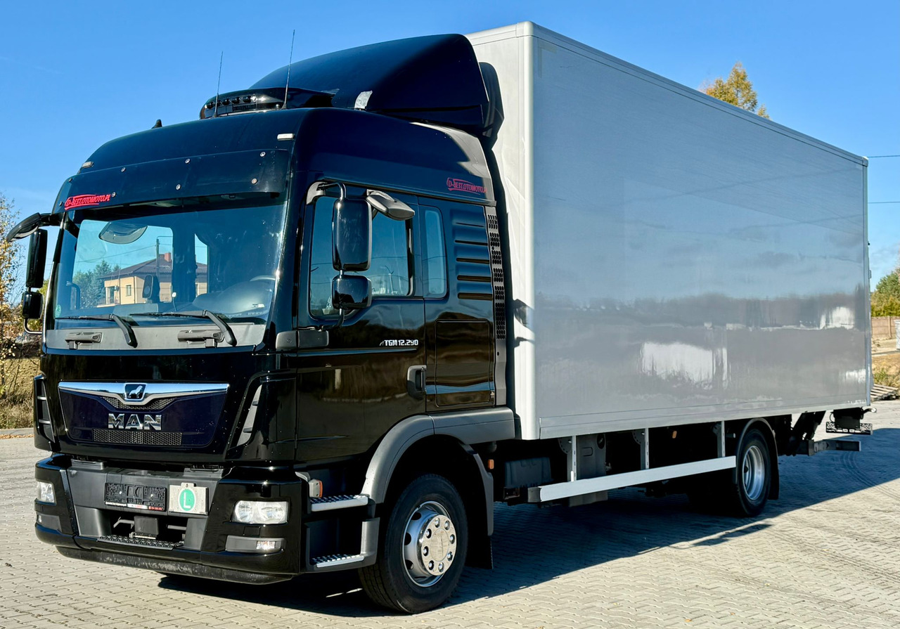 MAN TGM 12.290 / TGL / KONTENER / WINDA / 18 EUROPALET / SYPIALKA / - Camion furgon: Foto 2 MAN TGM 12.290 / TGL / KONTENER / WINDA / 18 EUROPALET / SYPIALKA / - Camion furgon: Foto 2