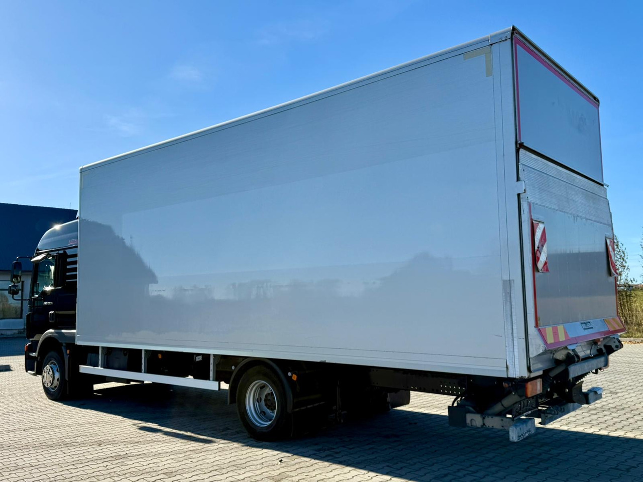 MAN TGM 12.290 / TGL / KONTENER / WINDA / 18 EUROPALET / SYPIALKA / - Camion furgon: Foto 5 MAN TGM 12.290 / TGL / KONTENER / WINDA / 18 EUROPALET / SYPIALKA / - Camion furgon: Foto 5