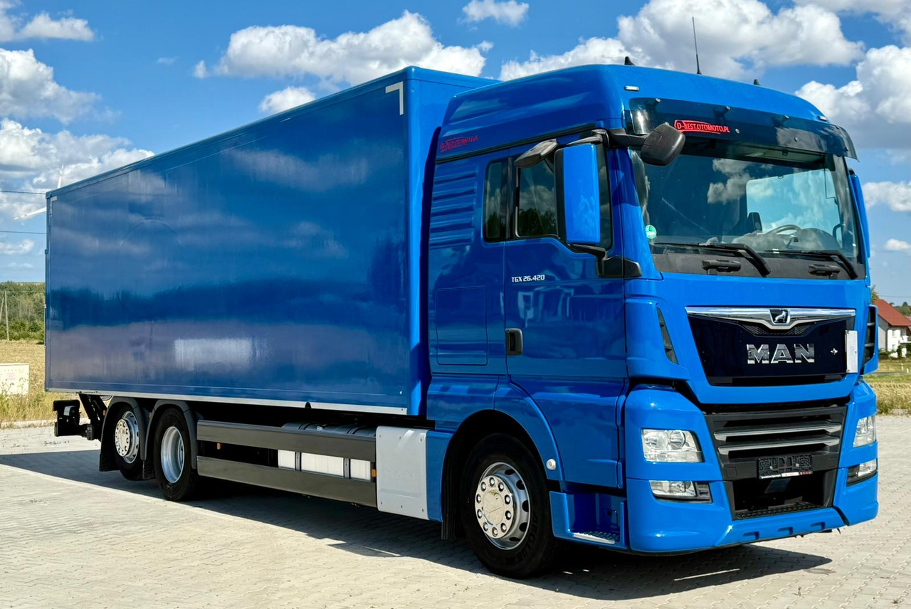 MAN TGX 26.420 / KONTENER / WINDA / 8.5 M DŁUGOŚCI / 21 EUROPALET / 6x2 / 3 OŚ PODNOSZONA I SKRĘTNA / ŁADOWNOŚĆ 14 415 KG / 2018 ROK / Z NIEMIEC - Camion furgon: Foto 1 MAN TGX 26.420 / KONTENER / WINDA / 8.5 M DŁUGOŚCI / 21 EUROPALET / 6x2 / 3 OŚ PODNOSZONA I SKRĘTNA / ŁADOWNOŚĆ 14 415 KG / 2018 ROK / Z NIEMIEC - Camion furgon: Foto 1