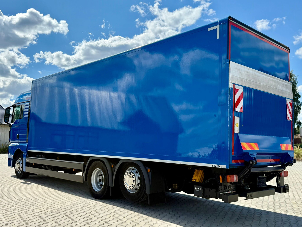 MAN TGX 26.420 / KONTENER / WINDA / 8.5 M DŁUGOŚCI / 21 EUROPALET / 6x2 / 3 OŚ PODNOSZONA I SKRĘTNA / ŁADOWNOŚĆ 14 415 KG / 2018 ROK / Z NIEMIEC - Camion furgon: Foto 5 MAN TGX 26.420 / KONTENER / WINDA / 8.5 M DŁUGOŚCI / 21 EUROPALET / 6x2 / 3 OŚ PODNOSZONA I SKRĘTNA / ŁADOWNOŚĆ 14 415 KG / 2018 ROK / Z NIEMIEC - Camion furgon: Foto 5