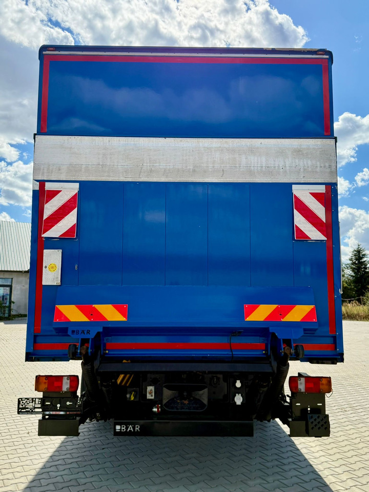 MAN TGX 26.420 / KONTENER / WINDA / 8.5 M DŁUGOŚCI / 21 EUROPALET / 6x2 / 3 OŚ PODNOSZONA I SKRĘTNA / ŁADOWNOŚĆ 14 415 KG / 2018 ROK / Z NIEMIEC - Camion furgon: Foto 4 MAN TGX 26.420 / KONTENER / WINDA / 8.5 M DŁUGOŚCI / 21 EUROPALET / 6x2 / 3 OŚ PODNOSZONA I SKRĘTNA / ŁADOWNOŚĆ 14 415 KG / 2018 ROK / Z NIEMIEC - Camion furgon: Foto 4