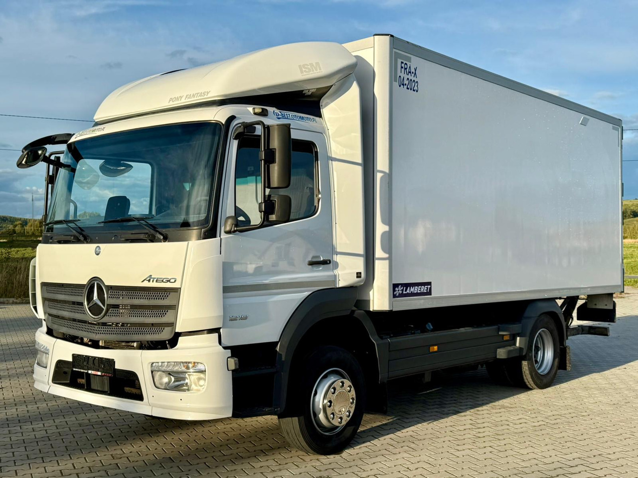 MERCEDES-BENZ ATEGO 1218 / CHŁODNIA / IZOTERMA / WINDA / 5.10 M DŁUGOŚCI / LAMBERET / AUTOMAT / 2017 ROK / 410 TYŚ KM - Camion frigider: Foto 2 MERCEDES-BENZ ATEGO 1218 / CHŁODNIA / IZOTERMA / WINDA / 5.10 M DŁUGOŚCI / LAMBERET / AUTOMAT / 2017 ROK / 410 TYŚ KM - Camion frigider: Foto 2
