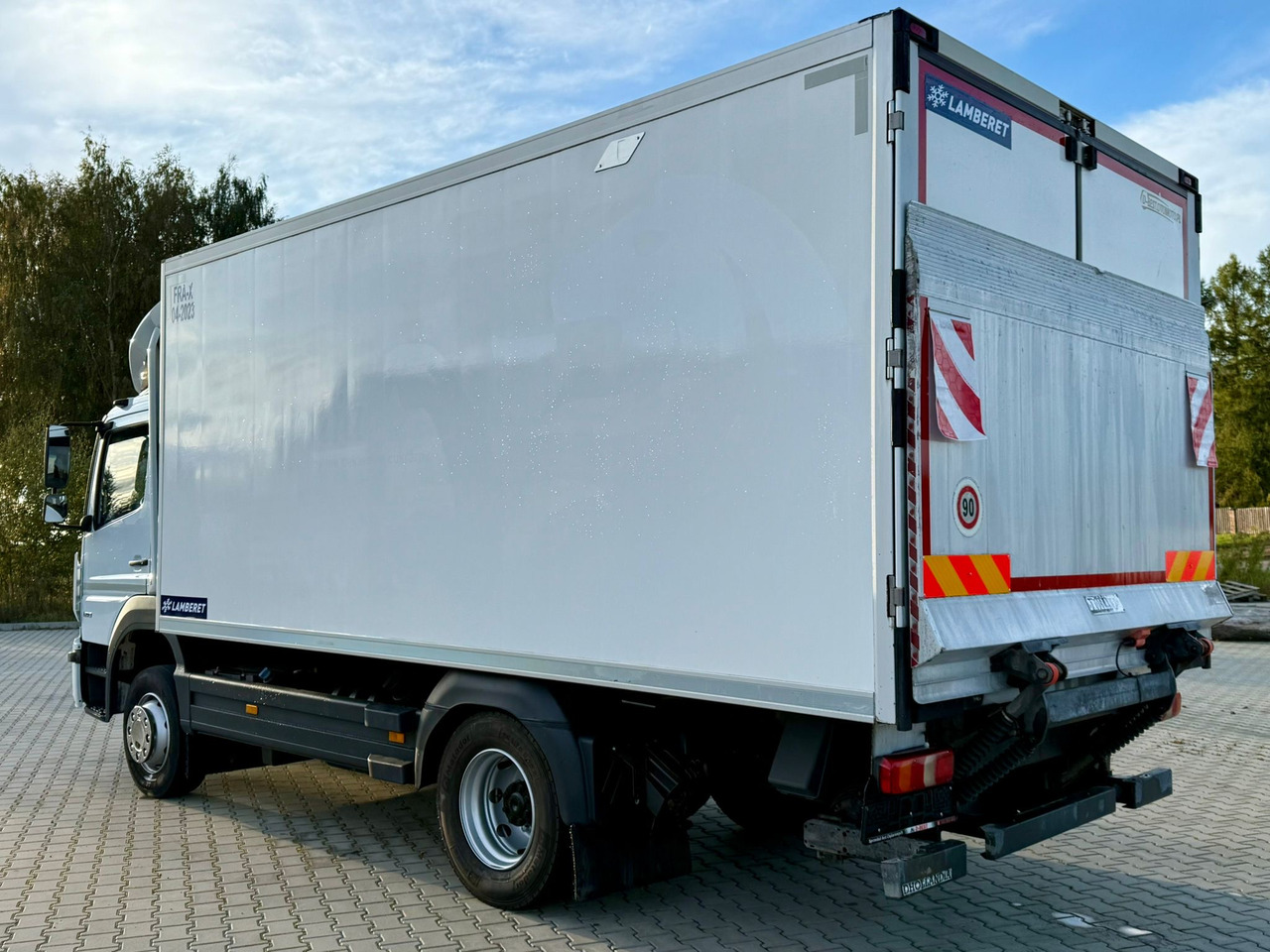MERCEDES-BENZ ATEGO 1218 / CHŁODNIA / IZOTERMA / WINDA / 5.10 M DŁUGOŚCI / LAMBERET / AUTOMAT / 2017 ROK / 410 TYŚ KM - Camion frigider: Foto 4 MERCEDES-BENZ ATEGO 1218 / CHŁODNIA / IZOTERMA / WINDA / 5.10 M DŁUGOŚCI / LAMBERET / AUTOMAT / 2017 ROK / 410 TYŚ KM - Camion frigider: Foto 4