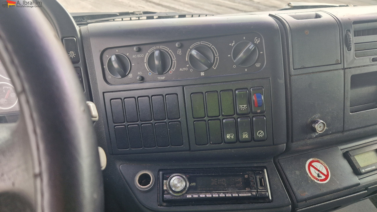 MAN 8.180 Thermokingkühlung - 30 ° sauber, 3. Gang kratzt, voll fahrbereit - Camion frigider: Foto 2 MAN 8.180 Thermokingkühlung - 30 ° sauber, 3. Gang kratzt, voll fahrbereit - Camion frigider: Foto 2