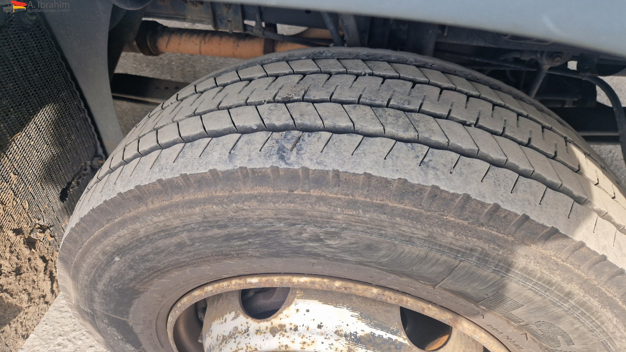 MAN 8.180 Thermokingkühlung - 30 ° sauber, 3. Gang kratzt, voll fahrbereit - Camion frigider: Foto 5 MAN 8.180 Thermokingkühlung - 30 ° sauber, 3. Gang kratzt, voll fahrbereit - Camion frigider: Foto 5