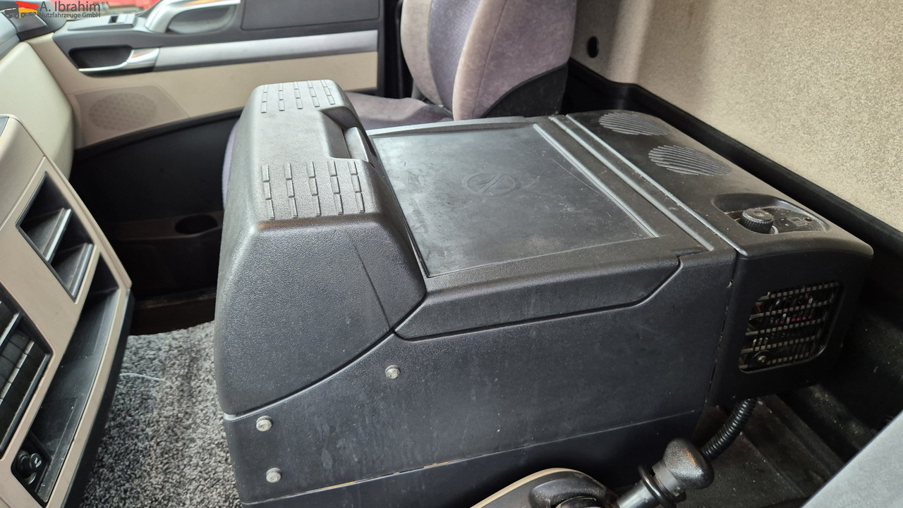 MAN 8.250 7,30 m Koffer, Navi, Topzustand - Autoutilitară box: Foto 4 MAN 8.250 7,30 m Koffer, Navi, Topzustand - Autoutilitară box: Foto 4