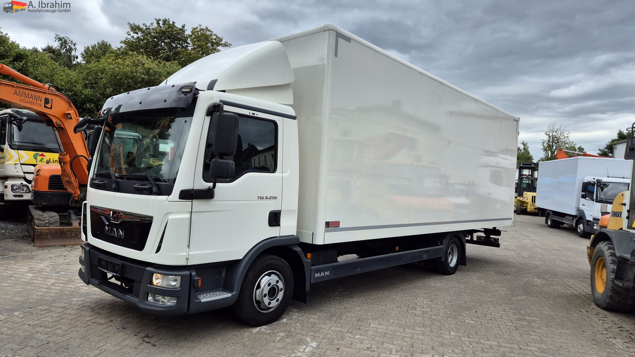MAN 8.250 7,30 m Koffer, Navi, Topzustand - Autoutilitară box: Foto 1 MAN 8.250 7,30 m Koffer, Navi, Topzustand - Autoutilitară box: Foto 1