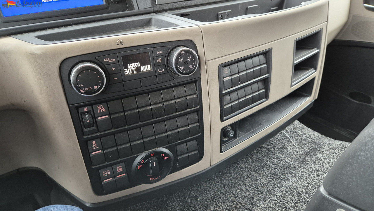 MAN 8.250 7,30 m Koffer, Navi, Topzustand - Autoutilitară box: Foto 3 MAN 8.250 7,30 m Koffer, Navi, Topzustand - Autoutilitară box: Foto 3