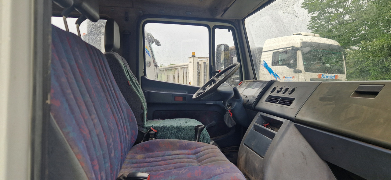 Mercedes-Benz 615D Doka Pritsche, Zustand gut - Autoutilitară cu platformă, Autoutilitară cabină dublă: Foto 2 Mercedes-Benz 615D Doka Pritsche, Zustand gut - Autoutilitară cu platformă, Autoutilitară cabină dublă: Foto 2