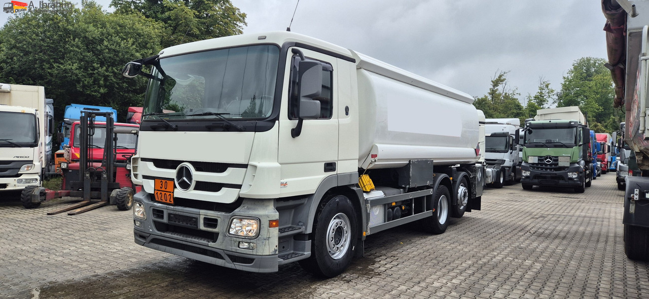 Mercedes-Benz Actros 2536 L 3 Kammern, 19500 L, mp3, Oben Unten Befüllung - Camion cisternă: Foto 1 Mercedes-Benz Actros 2536 L 3 Kammern, 19500 L, mp3, Oben Unten Befüllung - Camion cisternă: Foto 1