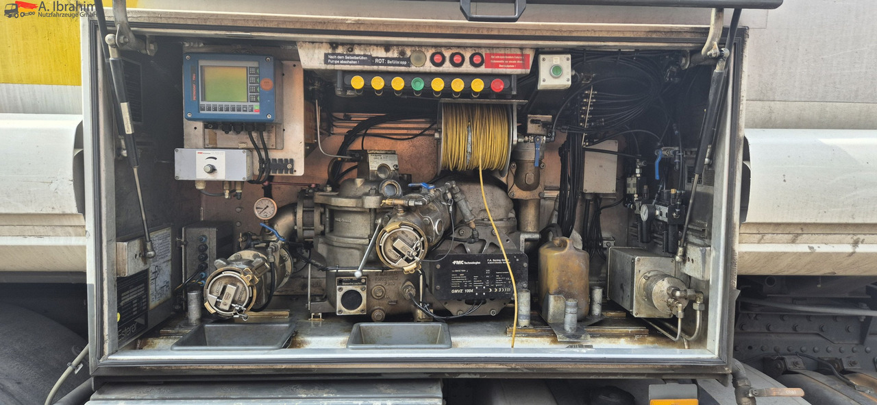 Mercedes-Benz Actros 2536 L 3 Kammern, 19500 L, mp3, Oben Unten Befüllung - Camion cisternă: Foto 4 Mercedes-Benz Actros 2536 L 3 Kammern, 19500 L, mp3, Oben Unten Befüllung - Camion cisternă: Foto 4