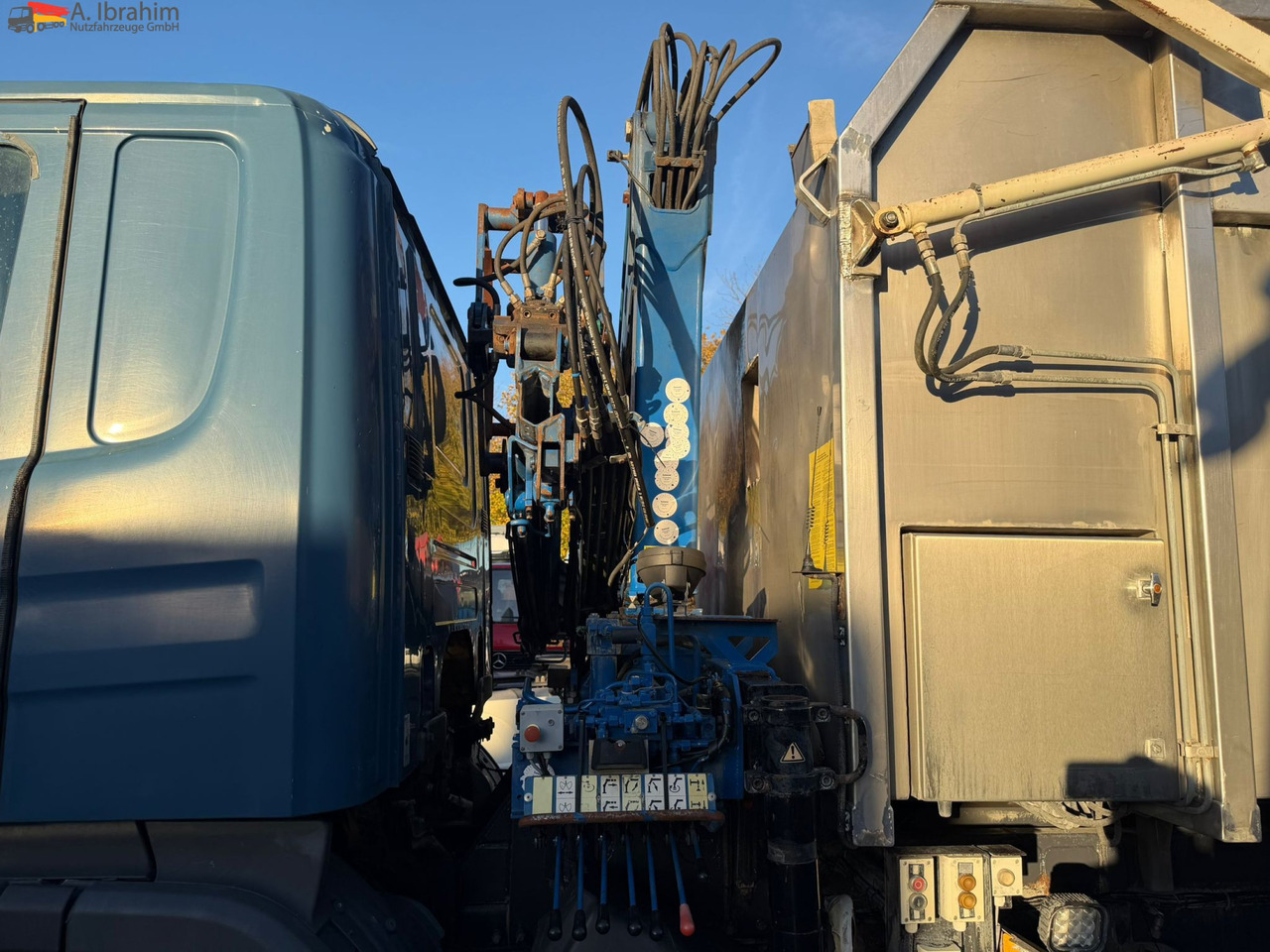 Scania B4X2 Edelstahlkipper für Tierkörperbeseitigung Kran MKG - Autogunoiere: Foto 4 Scania B4X2 Edelstahlkipper für Tierkörperbeseitigung Kran MKG - Autogunoiere: Foto 4