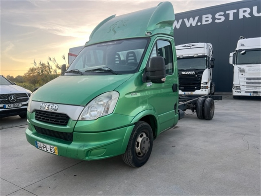 Iveco 35C17 - Autoutilitară: Foto 1 Iveco 35C17 - Autoutilitară: Foto 1