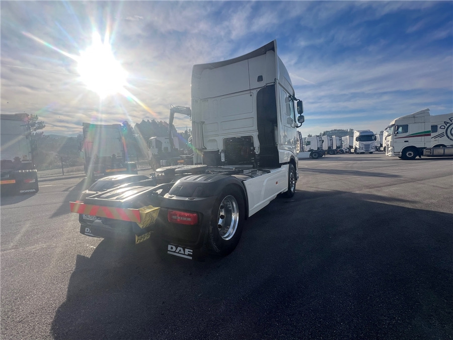 DAF XF 530 Retarder / Airparkoll - Cap tractor: Foto 4 DAF XF 530 Retarder / Airparkoll - Cap tractor: Foto 4