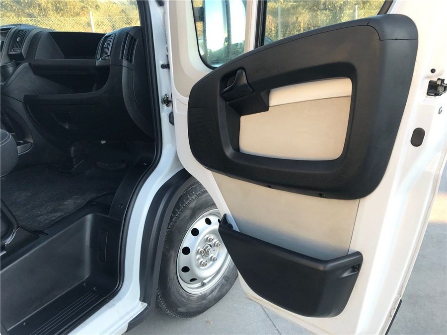 FIAT DUCATO - Autoutilitară cu platformă: Foto 5 FIAT DUCATO - Autoutilitară cu platformă: Foto 5