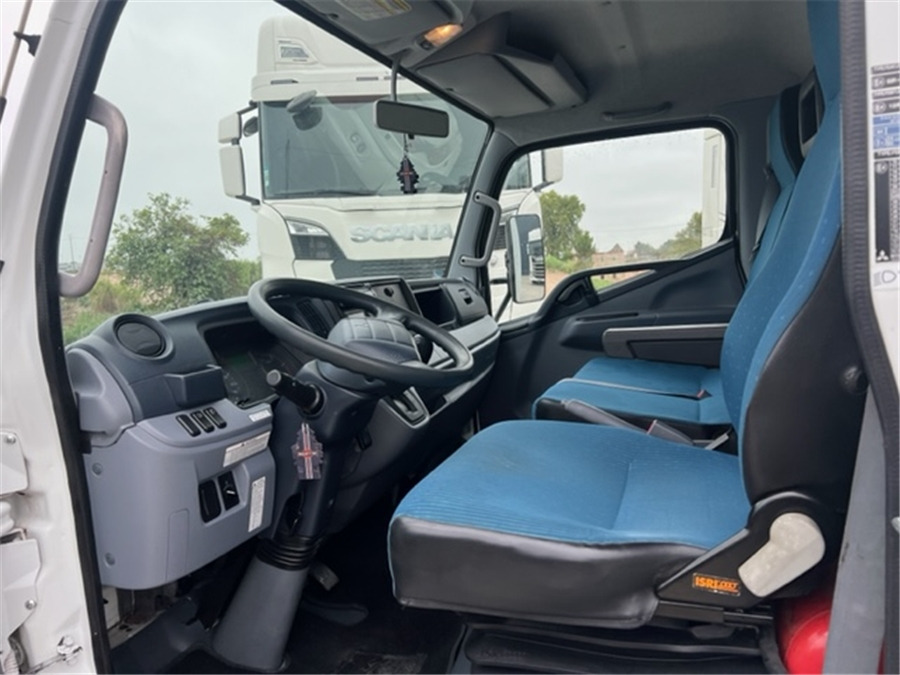 Mitsubishi 7C18 - Camion izoterma: Foto 5 Mitsubishi 7C18 - Camion izoterma: Foto 5