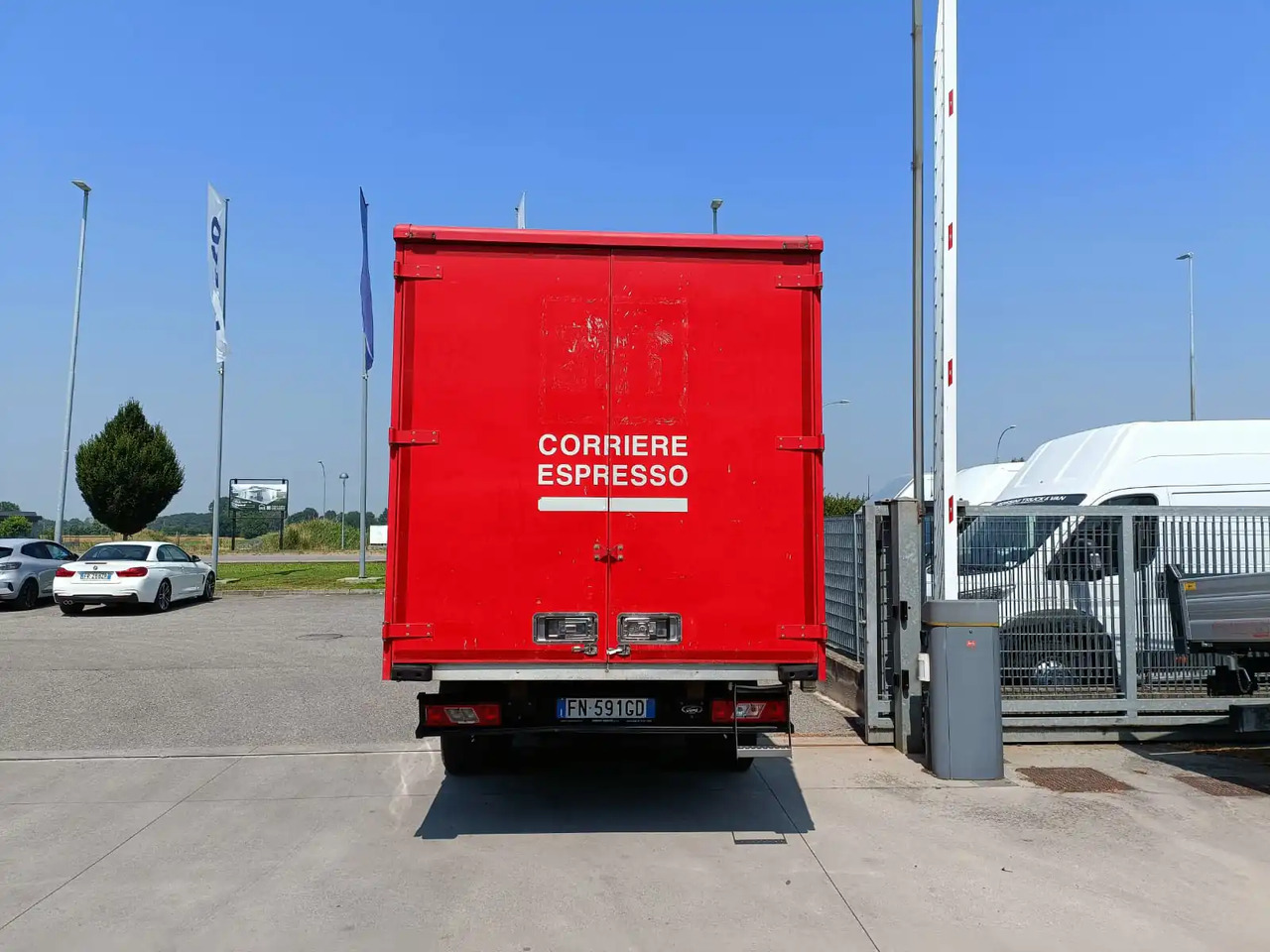 FORD TRANSIT FURGONATO BOX - Autoutilitară box: Foto 5 FORD TRANSIT FURGONATO BOX - Autoutilitară box: Foto 5