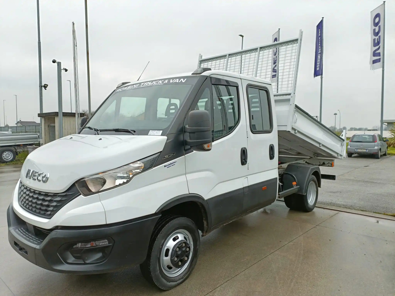 IVECO DAILY 35C14 DOPPIA CABINA RIBALTABILE 2.3 - Autoutilitară basculantă: Foto 4 IVECO DAILY 35C14 DOPPIA CABINA RIBALTABILE 2.3 - Autoutilitară basculantă: Foto 4