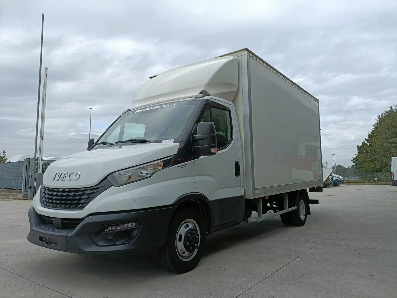 IVECO DAILY 35C16 - Autoutilitară box: Foto 3 IVECO DAILY 35C16 - Autoutilitară box: Foto 3