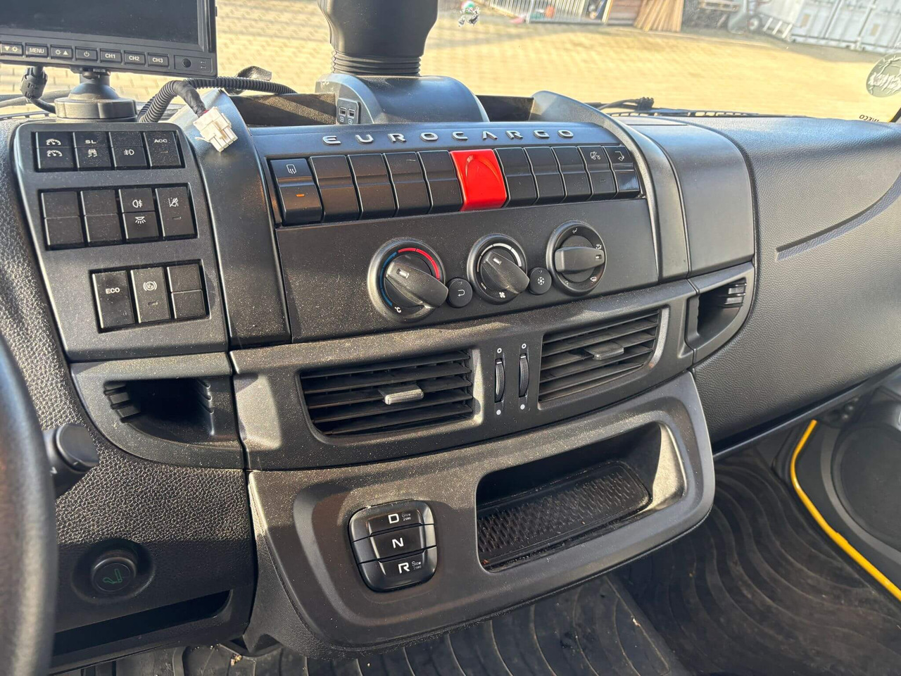 IVECO EUROCARGO 120E25P - Camion şasiu: Foto 2 IVECO EUROCARGO 120E25P - Camion şasiu: Foto 2