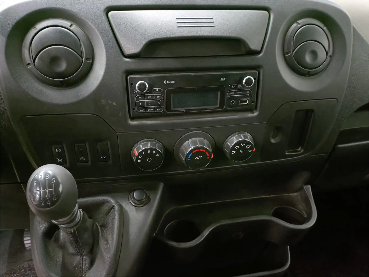 RENAULT MASTER RIBALTABILE TRILATERALE - Autoutilitară basculantă: Foto 4 RENAULT MASTER RIBALTABILE TRILATERALE - Autoutilitară basculantă: Foto 4