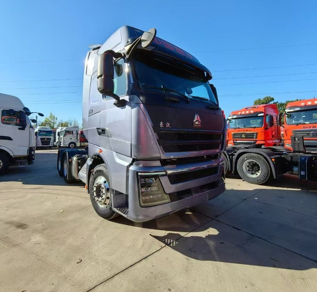 Sinotruk Howo T7H - Cap tractor: Foto 2 Sinotruk Howo T7H - Cap tractor: Foto 2