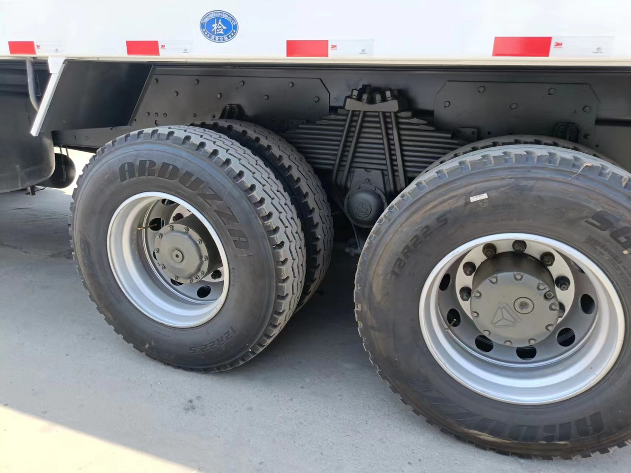 HOWO 371 6X4 - Camion basculantă: Foto 5 HOWO 371 6X4 - Camion basculantă: Foto 5