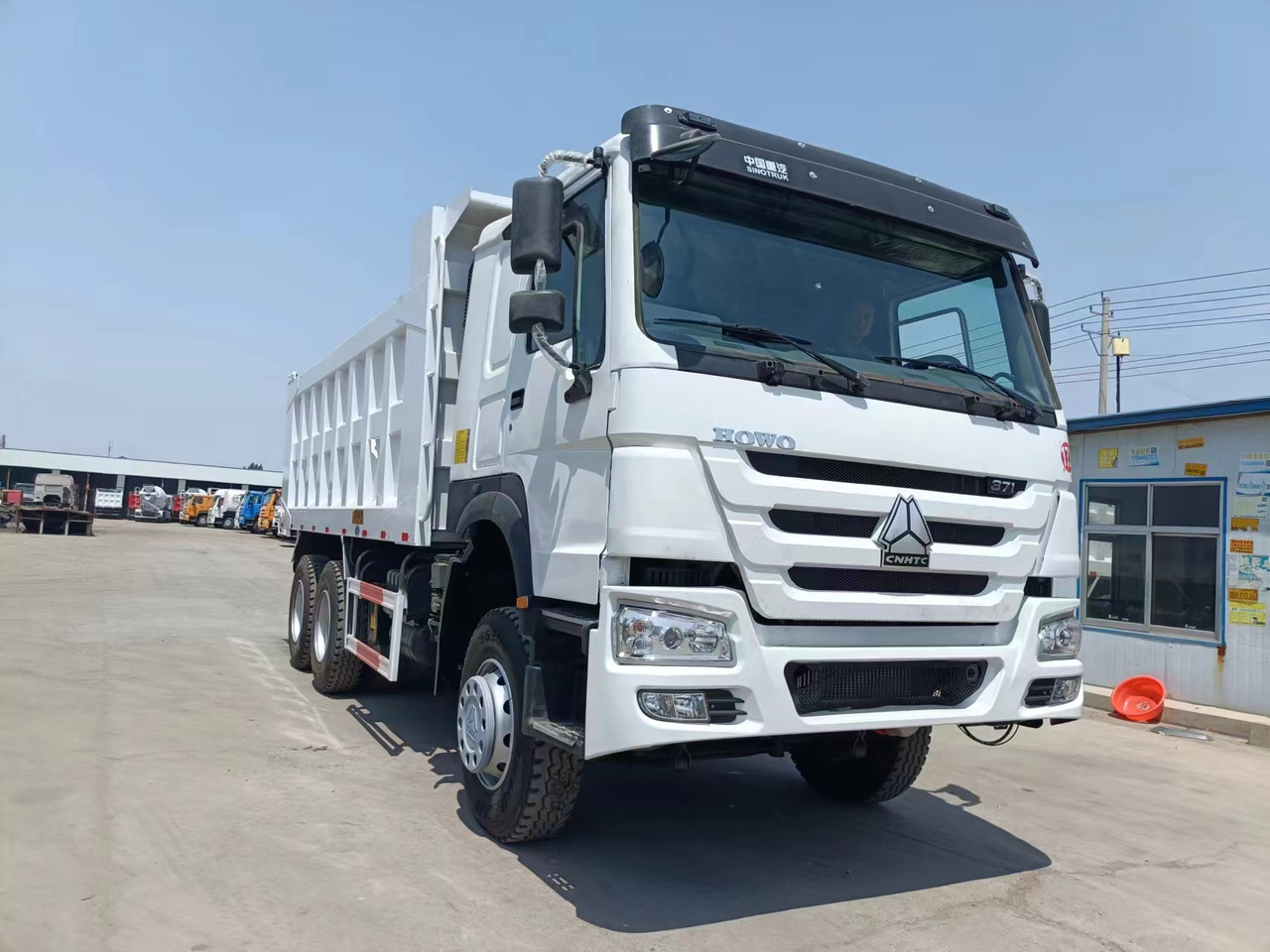 HOWO 371 6X4 - Camion basculantă: Foto 1 HOWO 371 6X4 - Camion basculantă: Foto 1