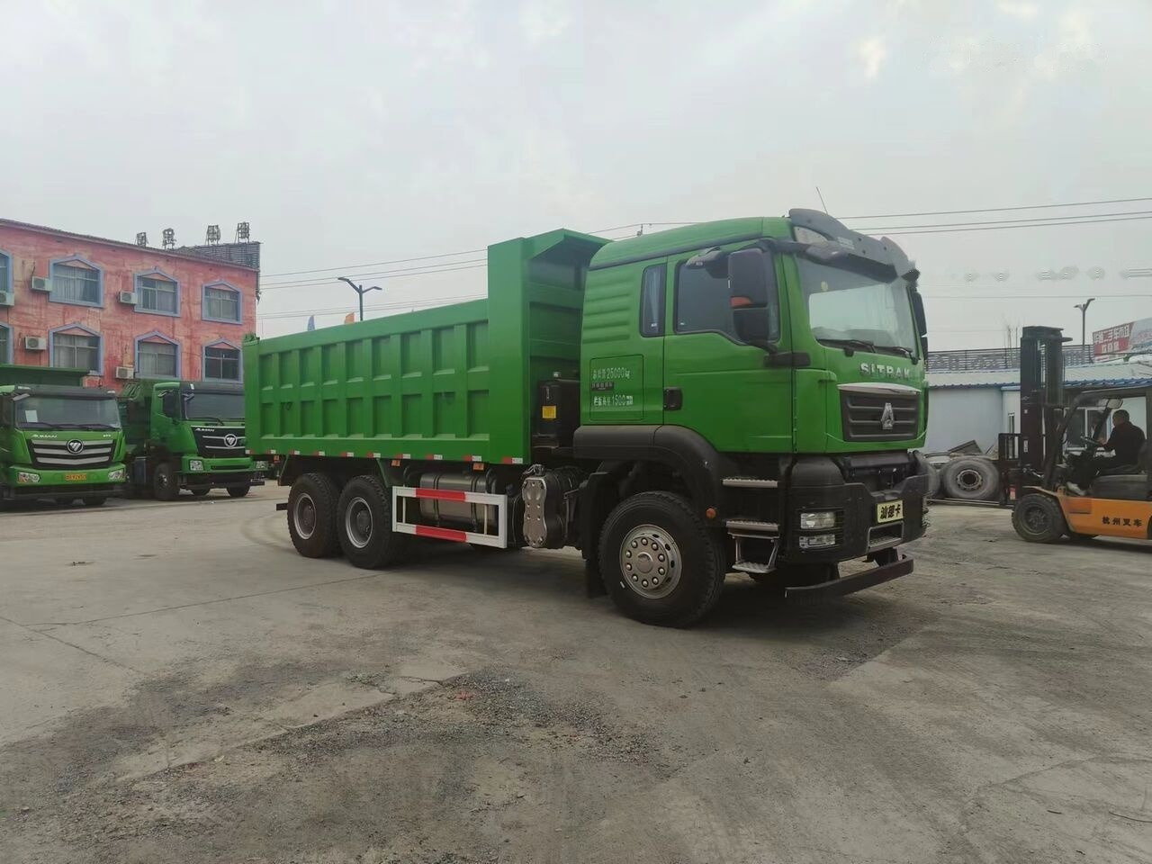 Howo G7W - Camion basculantă: Foto 2 Howo G7W - Camion basculantă: Foto 2