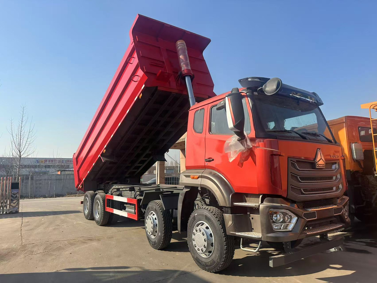 Howo HAOHAN DUMP TRUCK 8X4 - Camion basculantă: Foto 2 Howo HAOHAN DUMP TRUCK 8X4 - Camion basculantă: Foto 2