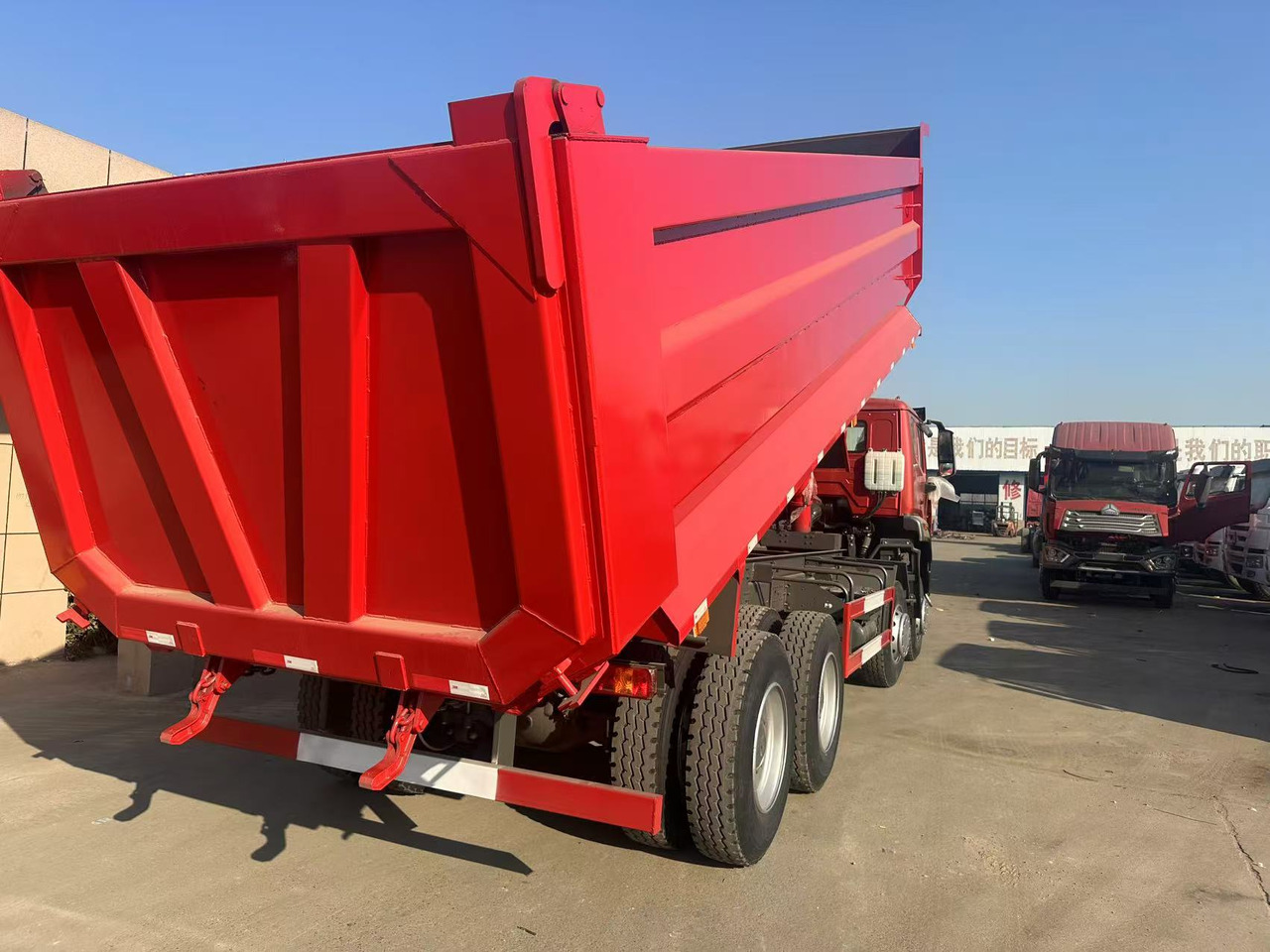 Howo HAOHAN DUMP TRUCK 8X4 - Camion basculantă: Foto 5 Howo HAOHAN DUMP TRUCK 8X4 - Camion basculantă: Foto 5