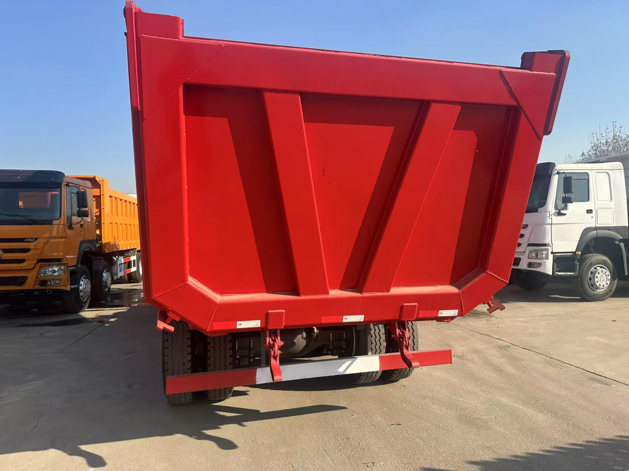 Howo HAOHAN DUMP TRUCK 8X4 - Camion basculantă: Foto 3 Howo HAOHAN DUMP TRUCK 8X4 - Camion basculantă: Foto 3