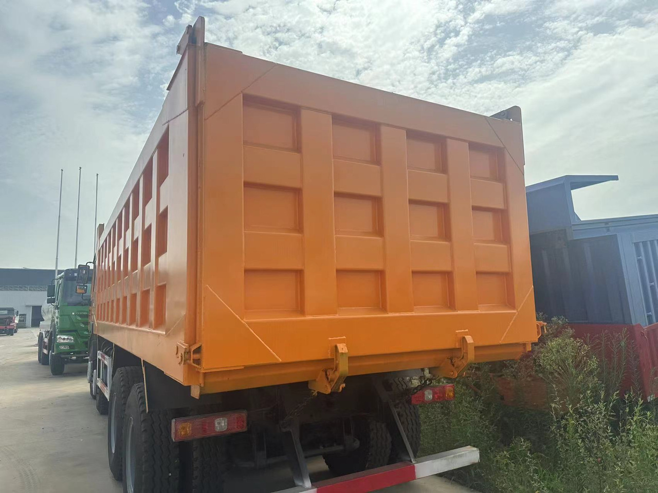 Shacman F3000 8x4 - Camion basculantă: Foto 5 Shacman F3000 8x4 - Camion basculantă: Foto 5