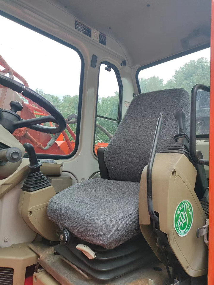 DOOSAN DH150W-7 - Excavator pe roţi: Foto 4 DOOSAN DH150W-7 - Excavator pe roţi: Foto 4