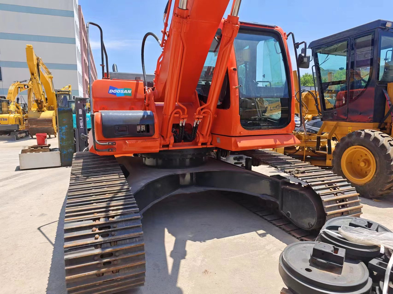 DOOSAN DX300LC-9C - Excavator pe şenile: Foto 2 DOOSAN DX300LC-9C - Excavator pe şenile: Foto 2