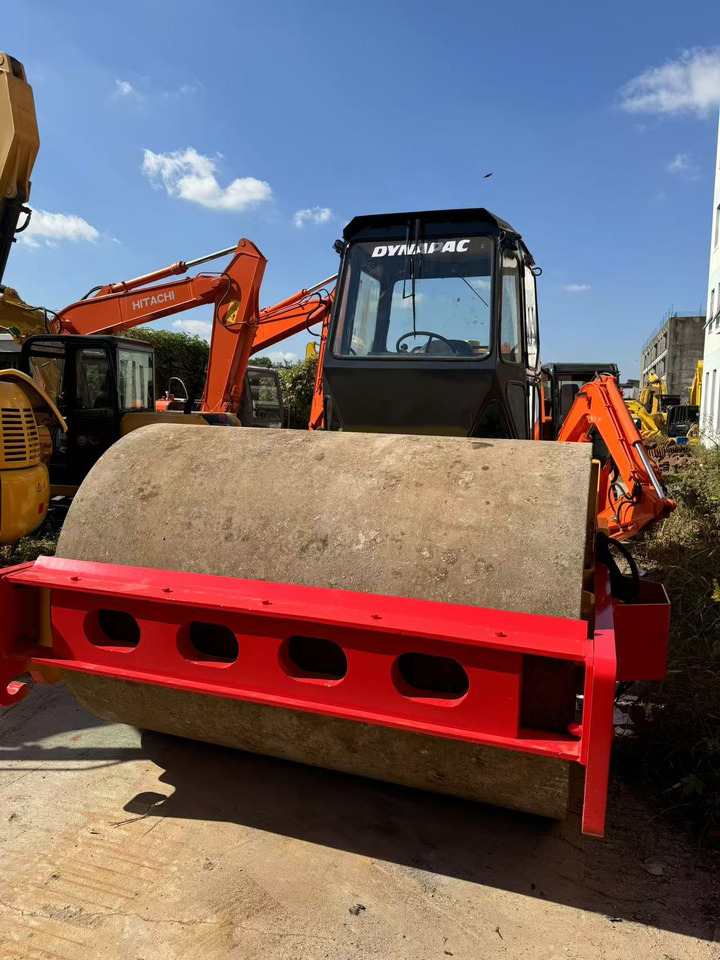 DYNAPAC CA30D - Compactor: Foto 2 DYNAPAC CA30D - Compactor: Foto 2