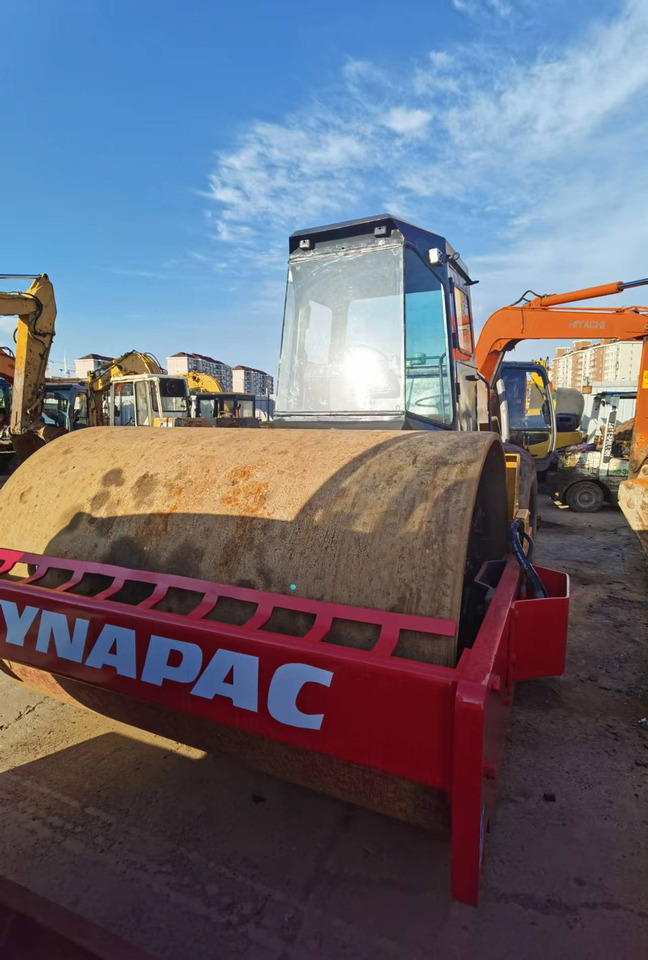 DYNAPAC CA30D - Compactor: Foto 2 DYNAPAC CA30D - Compactor: Foto 2