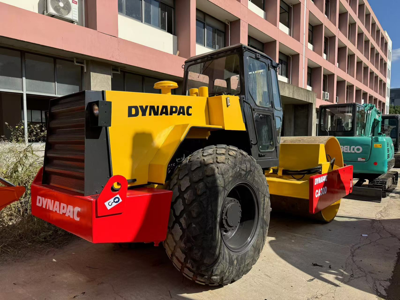 DYNAPAC CA30D - Compactor: Foto 1 DYNAPAC CA30D - Compactor: Foto 1
