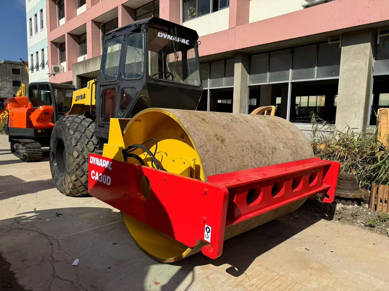 DYNAPAC CA30D - Compactor: Foto 2 DYNAPAC CA30D - Compactor: Foto 2