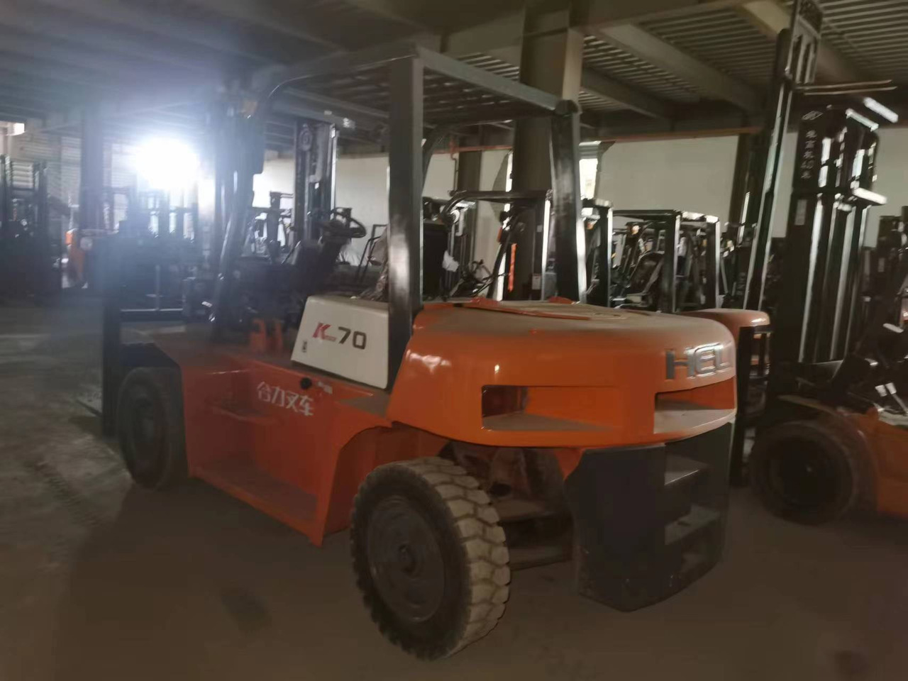 HELI 70 DIESEL FORKLIFT 7TON - Stivuitor diesel: Foto 1 HELI 70 DIESEL FORKLIFT 7TON - Stivuitor diesel: Foto 1