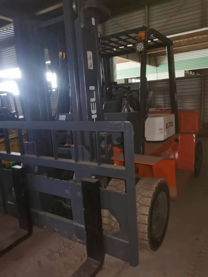 HELI 70 DIESEL FORKLIFT 7TON - Stivuitor diesel: Foto 5 HELI 70 DIESEL FORKLIFT 7TON - Stivuitor diesel: Foto 5