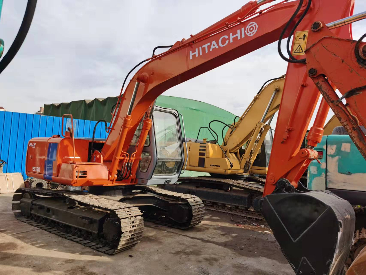 HITACHI EX120-2 - Excavator pe şenile: Foto 1 HITACHI EX120-2 - Excavator pe şenile: Foto 1