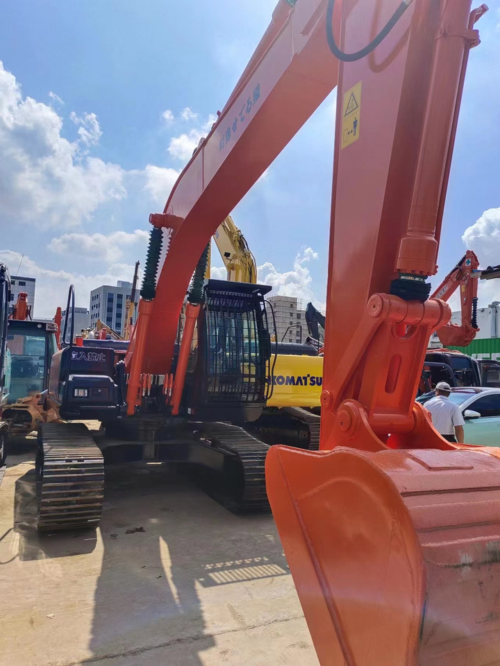 HITACHI ZX200 - Excavator pe şenile: Foto 3 HITACHI ZX200 - Excavator pe şenile: Foto 3