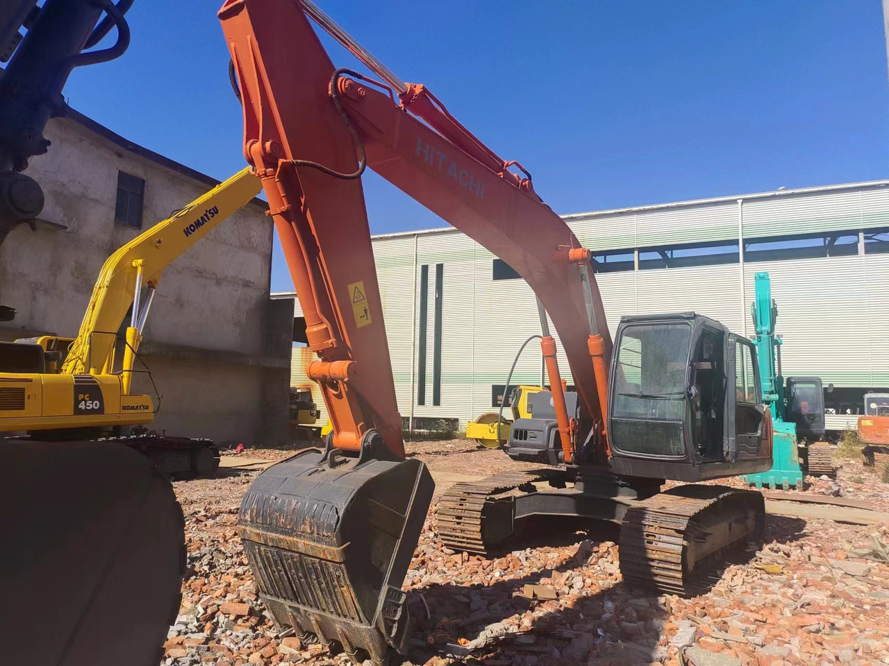 HITACHI ZX200 - Excavator pe şenile: Foto 2 HITACHI ZX200 - Excavator pe şenile: Foto 2