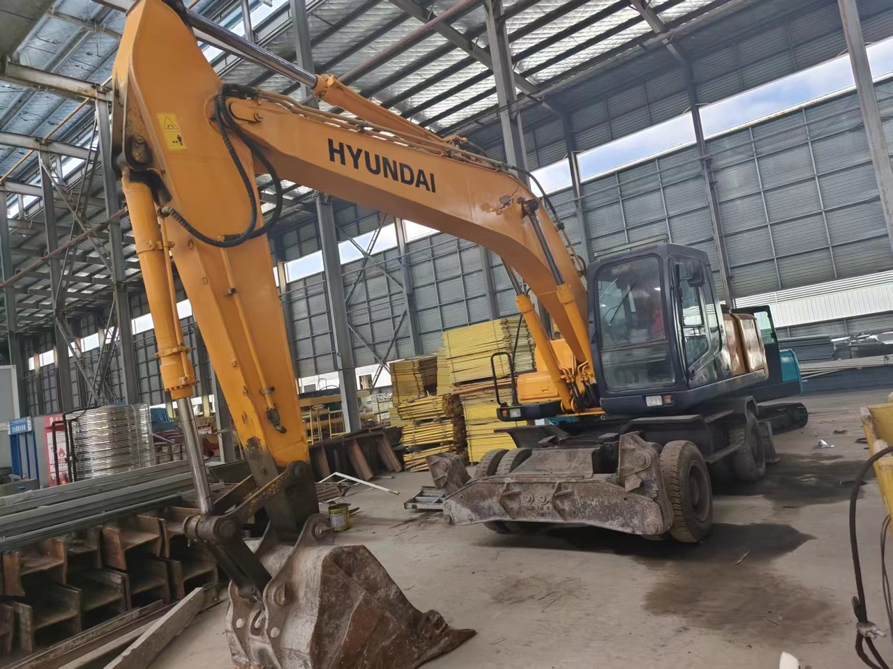 HYUNDAI 210W-7 - Excavator pe roţi: Foto 1 HYUNDAI 210W-7 - Excavator pe roţi: Foto 1